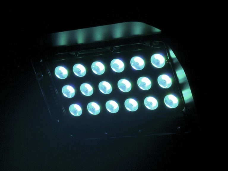 EUROLITE LED CLS-18 QCL RGBW 18x8W 12°